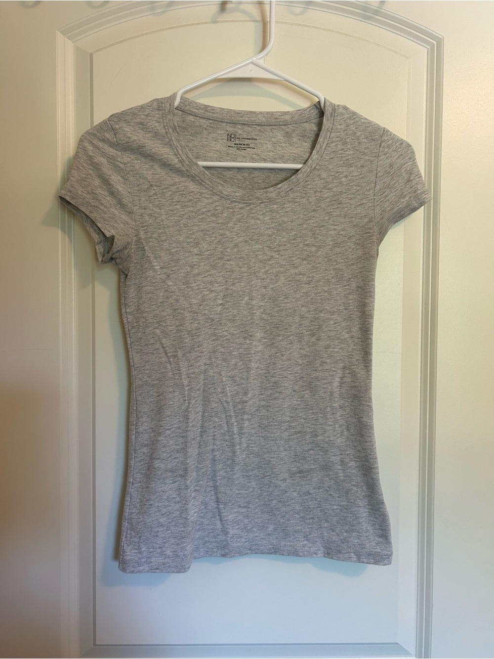No Boundaries Heather Gray Short Sleeve Crewneck fitted Tee